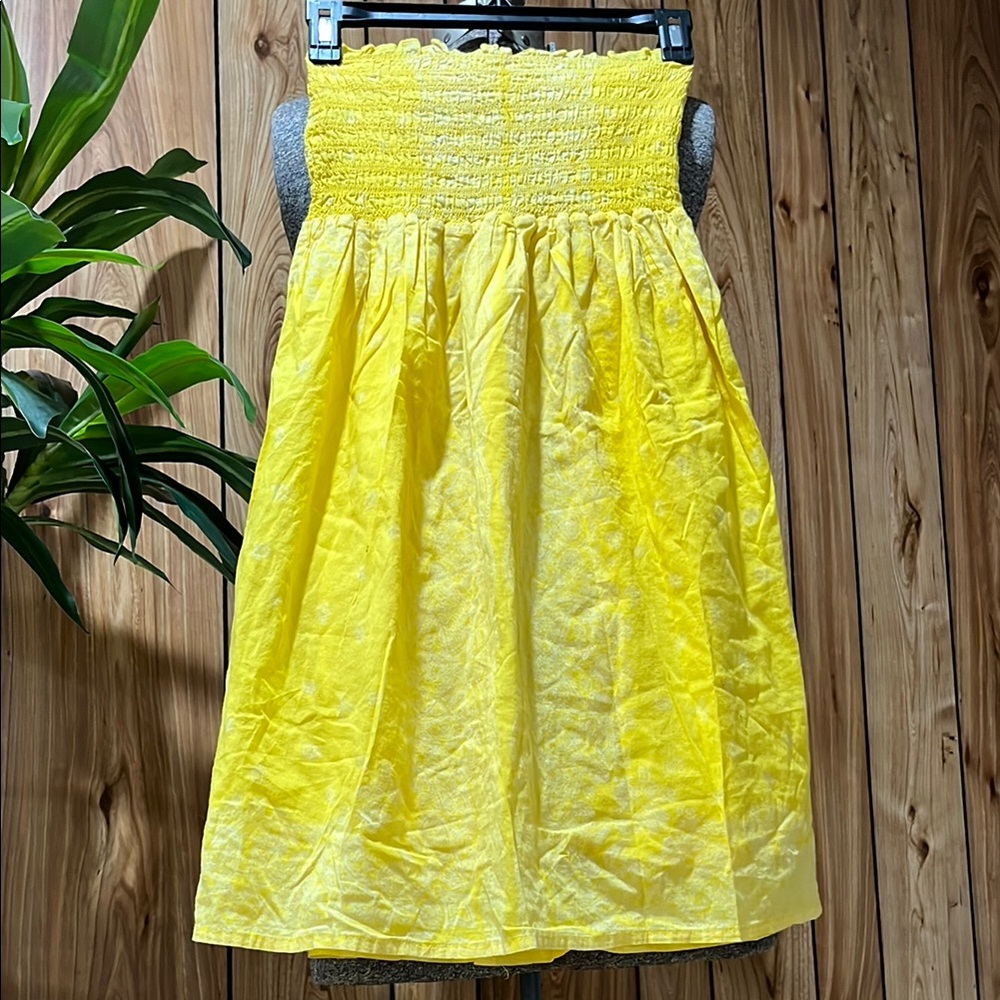 🛍️5️⃣ / 💲2️⃣5️⃣🛍️ - Yellow Knee-Length A-Line Smocked Dress